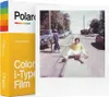 A box of Polaroid Color i-Type Film next to a Polaroid photo of two people on a street. Voir les images du produit