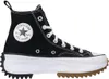A studio shot of a black Converse Run Star Hike high-top sneaker. Voir les images du produit
