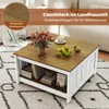 A coffee table in a living room setting, with books and decorative items on it. Anteprima dell’immagine prodotto
