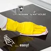 A hand in a yellow glove is cleaning a black induction cooktop. Produktbild-Vorschau
