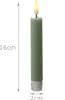A single green LED candle with a 3D flame, shown with measurement indicators for height and width. Produktbild-Vorschau