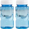 Zwei klare blaue Plastikflaschen mit Seifenblasenlösung und weißen gerippten Verschlüssen, gefüllt mit hellblauer Flüssigkeit Náhled obrázku produktu