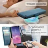 A collage showing a blue phone case being wirelessly charged and a person using a phone case with card slots to pay. Produktbild-Vorschau