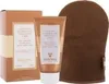A product shot of a self-tanning lotion and a tanning mitt, presented with its box. Produktbild-Vorschau