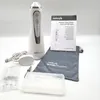 A Waterpik cordless water flosser and its accessories are laid out on a white surface. Produktbild-Vorschau