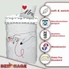 A flat lay of bedding with accompanying feature icons and text. Produktbild-Vorschau