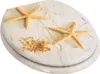 A toilet seat with a marble-like pattern and two starfish decorations. Voir les images du produit