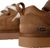 Close-up view of the heel and sole of a brown Ugg sneaker. Produktbild-Vorschau