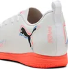 Close-up side view of a white Puma Future 8 Play indoor soccer shoe. Produktbild-Vorschau
