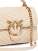 Close-up of a beige handbag. Voir les images du produit