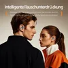 A man and a woman looking at each other, both wearing earbuds. Text overlays describe a feature. Produktbild-Vorschau