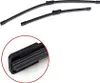 Two black windshield wiper blades are shown against a white background. A close-up of the connector end of one of the wiper blades is shown in a circular inset. Anteprima dell’immagine prodotto