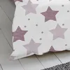 A close-up view of a white duvet cover with a pattern of purple stars and dots. Produktbild-Vorschau