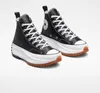 A pair of black Converse Run Star Hike platform sneakers with white laces and a gum sole, shown against a white background. Voir les images du produit