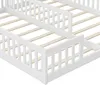 Close-up view of the white wooden slatted bed frames of a bunk bed or trundle bed. Anteprima dell’immagine prodotto