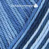 A close-up view of blue yarn with stripes of varying shades of blue. Produktbild-Vorschau