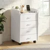 Rollcontainer PRONTI mit 4 Schubladen in Weiß, Gesamtansicht mit bestückter Arbeitsplatte und Rollen. Anteprima dell’immagine prodotto