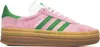 A side view of a pink Adidas Gazelle Bold W sneaker with green stripes and a gum sole. Produktbild-Vorschau