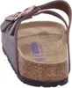 A close-up view of the back of a brown Birkenstock flip-flop. Anteprima dell’immagine prodotto