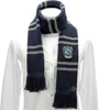 A scarf displayed on a mannequin. Anteprima dell’immagine prodotto