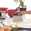 Grattoir multi-usages KitchenAid noir 6" Voir les images du produit 6