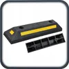 A black parking bumper with a yellow reflective stripe and a separate black plastic mounting bracket. Produktbild-Vorschau