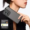 A person holding a phone case. Produktbild-Vorschau