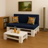 A living room scene with a pallet sofa and coffee table. Anteprima dell’immagine prodotto