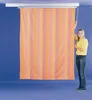 A woman stands next to a striped fabric hanging from a ceiling-mounted drying rack. Anteprima dell’immagine prodotto