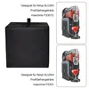 A collage showing a black protective cover for a slushie machine and two images of a slushie machine with a red slushie in it. Produktbild-Vorschau