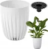 A white planter with a decorative ribbed texture is shown next to a small potted plant and a black drainage insert. Anteprima dell’immagine prodotto