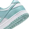 Close-up of the heel and sole of a Nike Dunk Low sneaker. Anteprima dell’immagine prodotto