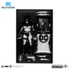 A black and white action figure of Batman in its packaging, with accessories. Anteprima dell’immagine prodotto
