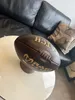 Ballon de rugby vintage avec support de présentation en Voir les images du produit 6