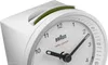 A close-up shot of a white Braun alarm clock. Voir les images du produit