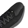 A close-up view of the toe box and side of a black athletic shoe. Produktbild-Vorschau
