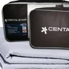 A folded duvet is shown in front of two branded bags, one open and one closed. The open bag displays product information. Produktbild-Vorschau