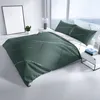 A bedroom scene with a bed made with green bedding featuring a geometric stripe pattern. Produktbild-Vorschau