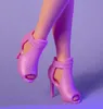 Barbie Signature Barbie Looks 23 - Curvy, Mini robe rose Voir les images du produit 16