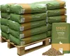 A stack of green and brown bags of STROY Strohgranulat on a wooden pallet, with a single bag and a pile of the product in the foreground. Produktbild-Vorschau