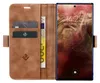 A brown leather flip case for a smartphone is open, revealing the phone's screen and card slots. The phone displays a lock screen with the time and date. Produktbild-Vorschau