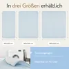 Three different sizes of a light blue quilted mattress topper are displayed with their dimensions. Below, a close-up shows a portion of the mattress topper next to a washing machine, with text indicating care instructions. Produktbild-Vorschau