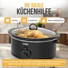 A slow cooker filled with a roasted chicken is shown on a kitchen counter, with marketing text and icons above it. Voir les images du produit