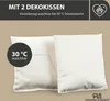 Two white decorative pillows on a brown background, with text overlays indicating features. Voir les images du produit