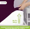 A hand is stretching a fitted sheet over a mattress. Produktbild-Vorschau