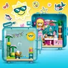 A toy playset with a figure and accessories, presented in an open case with decorative elements. Anteprima dell’immagine prodotto