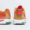 A close-up view of the back of two Adidas Temper Run sneakers. Produktbild-Vorschau