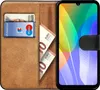 A brown leather wallet-style phone case with a smartphone inserted. The case has slots for cards and cash. Produktbild-Vorschau