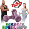 A collage-style marketing image featuring two people, several dumbbells, and a row of smaller dumbbells in various colors. Produktbild-Vorschau