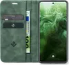 A green flip case for a smartphone, open to reveal card slots and a banknote, with the smartphone screen displaying the time and date. Produktbild-Vorschau